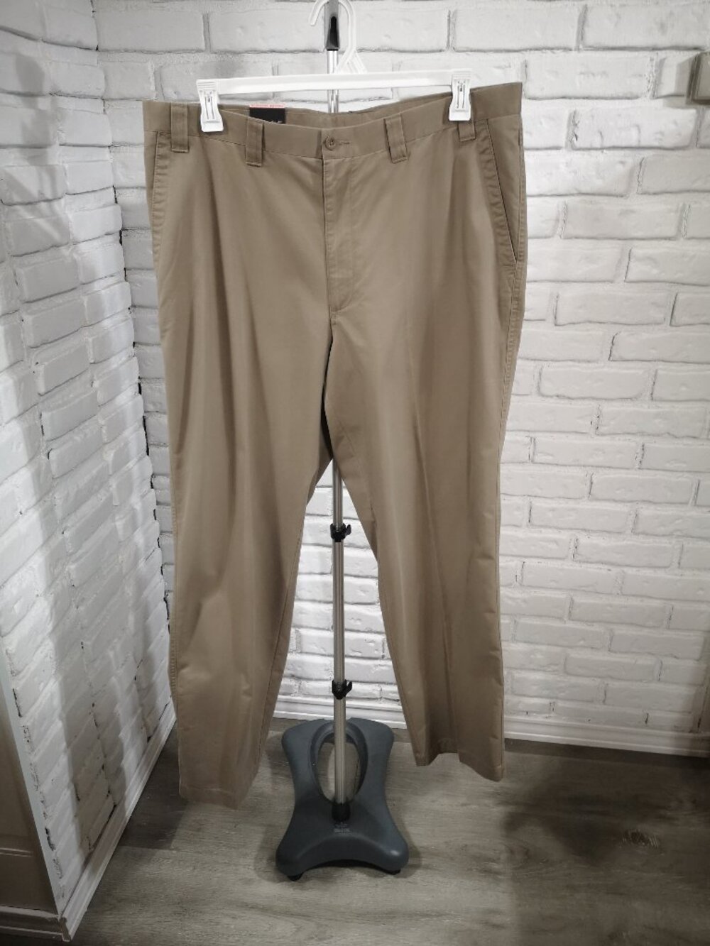 Perry Ellis NWT Men's Size 40/32 Machine Washable Silky Twill Flat Front Chino's